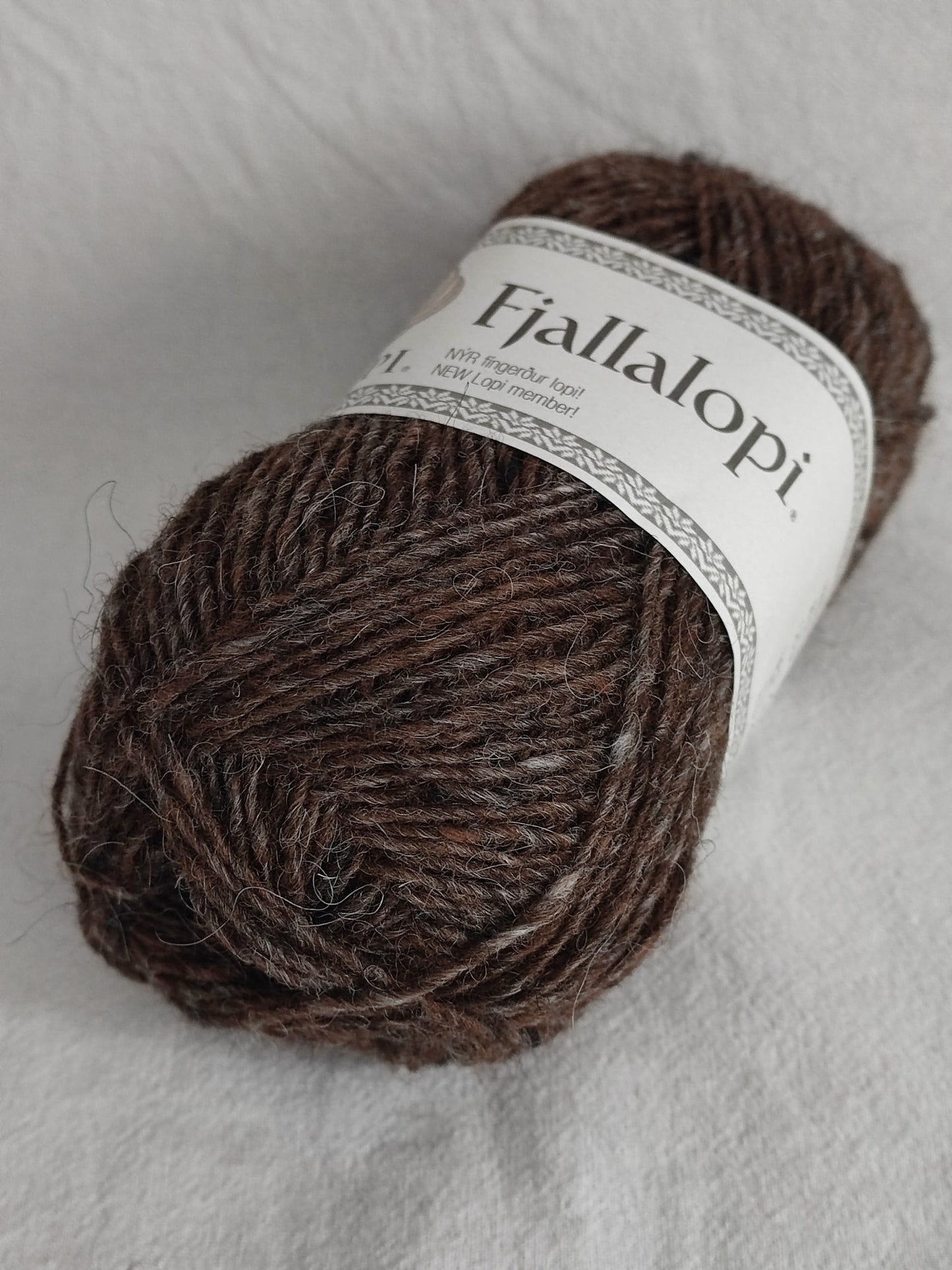 Istex Fjallalopi islantilainen villalanka, Lopi-lankaperheen uutuus, Tumma harmaanruskea, 3004, 50g