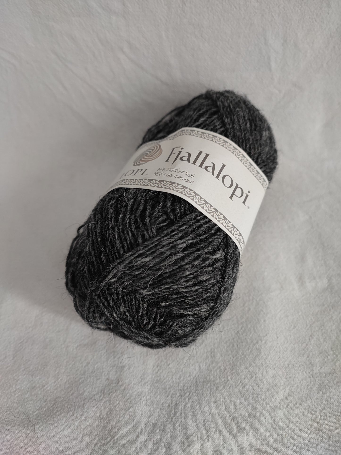 Istex Fjallalopi islantilainen villalanka, Lopi-lankaperheen uutuus, Tummanharmaa, 3058, 50g