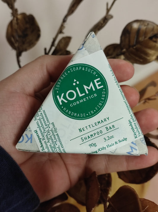 Kolme Cosmetics Palashampoo Nettlemary, rasvoittuvat hiukset