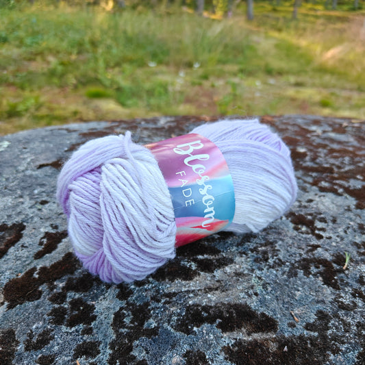 ENNAKKOTILATTAVISSA Blossom Fade -sukkalanka, Lila, 40, 100g