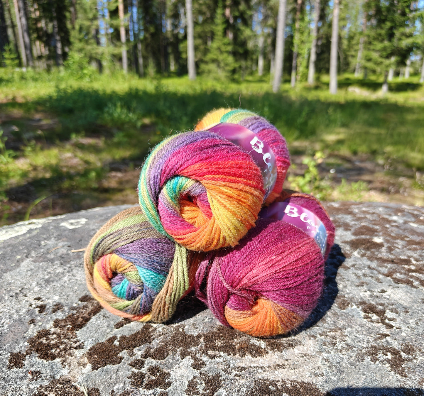 ENNAKKOTILATTAVISSA Blossom Fade -sukkalanka, Kirkas sateenkaari, 32, 100g