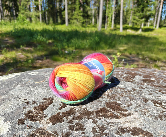 ENNAKKOTILATTAVISSA Blossom Fade -sukkalanka, Kirkas sateenkaari, 32, 100g