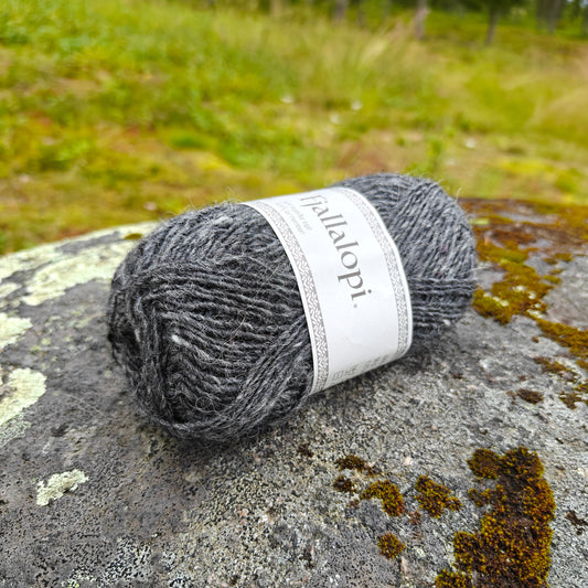 Istex Fjallalopi islantilainen villalanka, Lopi-lankaperheen uutuus, Tummanharmaa, 3058, 50g