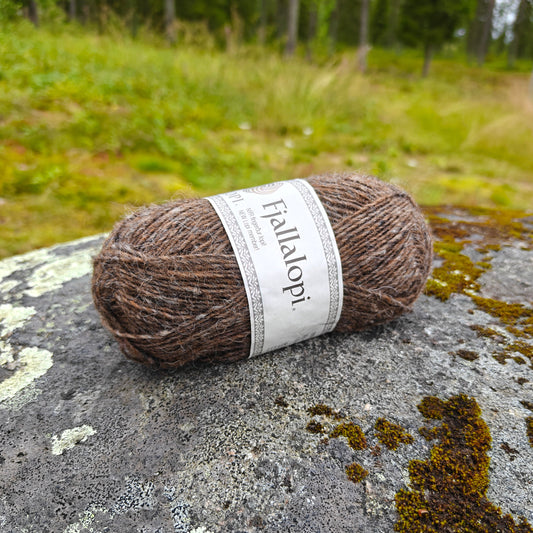 Istex Fjallalopi islantilainen villalanka, Lopi-lankaperheen uutuus, Tumma harmaanruskea, 3004, 50g